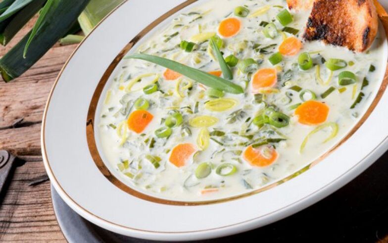 سوپ با پنیر و سبزیجات برای کاهش وزن